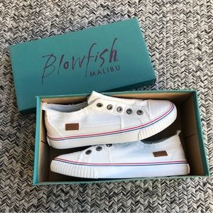Blowfish Malibu Buzz Sneaker Flat Shoes Size 8 - Red White & Blue